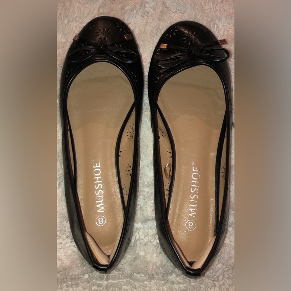 Musshoe Ballet flat size 8 shoe preowned looks very good condition shiny black - Picture 2 of 7